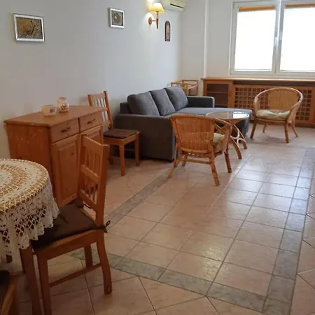 아파트 Lazur 5 *
